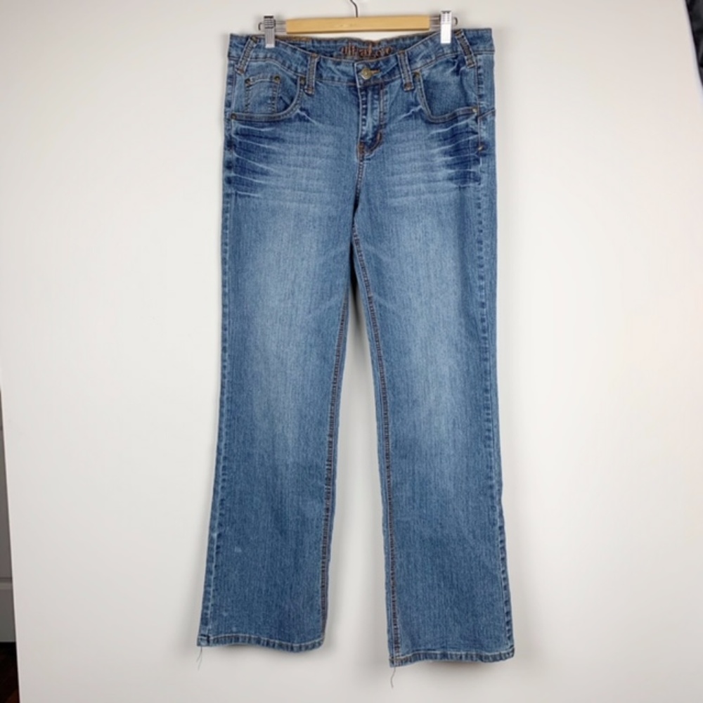 UltraLove // Cute Flared Leg Jeans